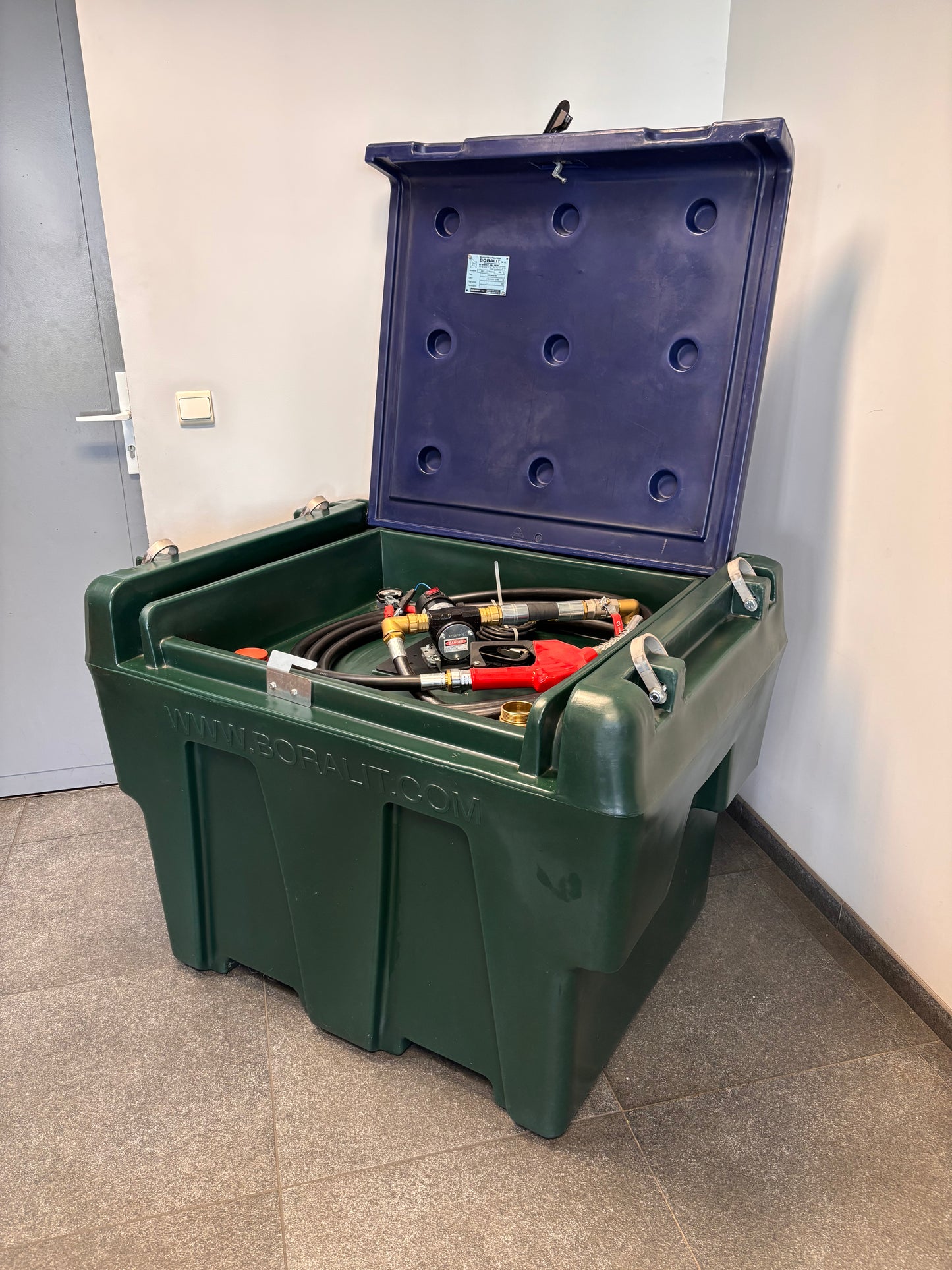 Mobiele dieseltank 400L voor het tanken van voertuigen op 12v of 24v
